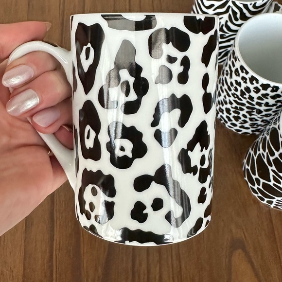 Set of Four Animal Print Mugs - Porcelain Coffee Cups - Picture 4 of 7